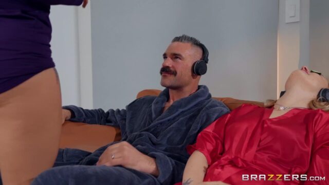 Karısının Yanında Baldızına Saplıyor