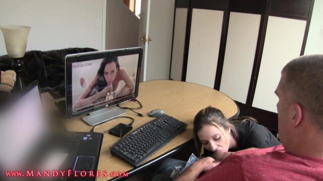 Beceriksiz Karısına Porno İzletip Pozisyon Öğreti