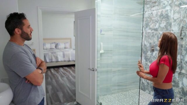 Evi Gezdiren Emlakçı Sikiyor