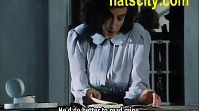 Ders Çalışmayı Bırakıp Yalıyor