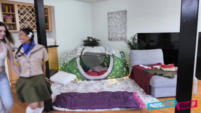 Kampa Çıkan Kızlarla Grup Seks