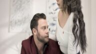 Tişörtü İndirip Göğüsleri Yalatıyor