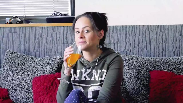 Kremli Amcığa Vibratör Yetmeyince İri Yarrak İmdada Geldi