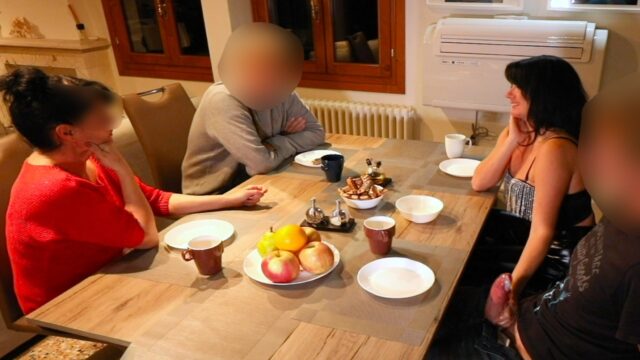 Sigara Bağımlısı Annesini Bir Paket Sigaraya Sikiyor