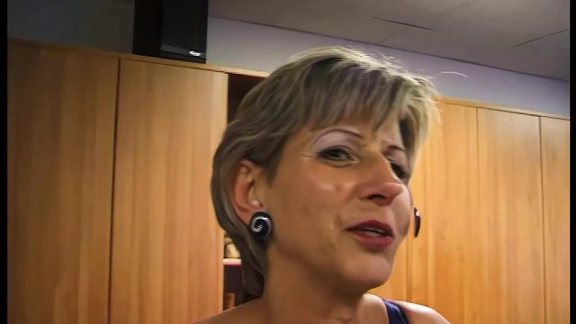 Suikastçi Kadın Vurmaya Gittiği Adama Kendisine Vurduruyor