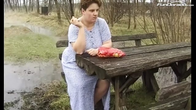 Temizlikçi Kızı Bağırta Bağırta Sikiyor