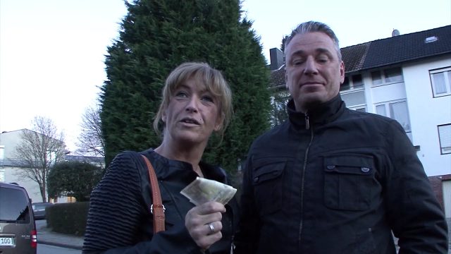 Üvey Ablasına Yardım Amaçlı Döşüyor