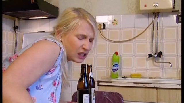 Üvey Kardeşi Ayakta Götten Sikerek İnletti