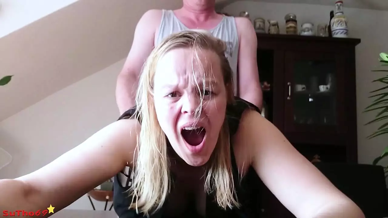 Zengin Adam Teyze Kızına Hd Porno Tadında Sikiş Yaşattı